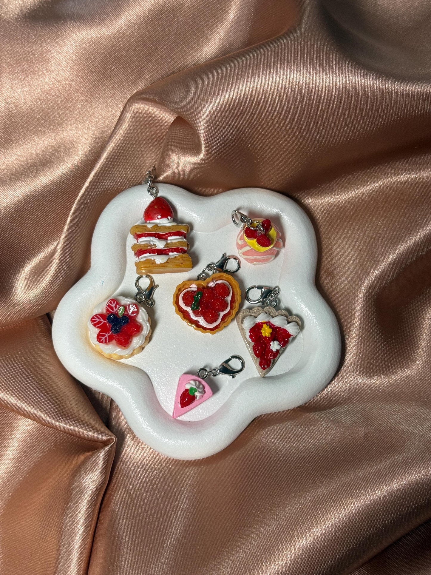 Bakery Charms: Kindle, Phone Claw Clip Charm with Tether